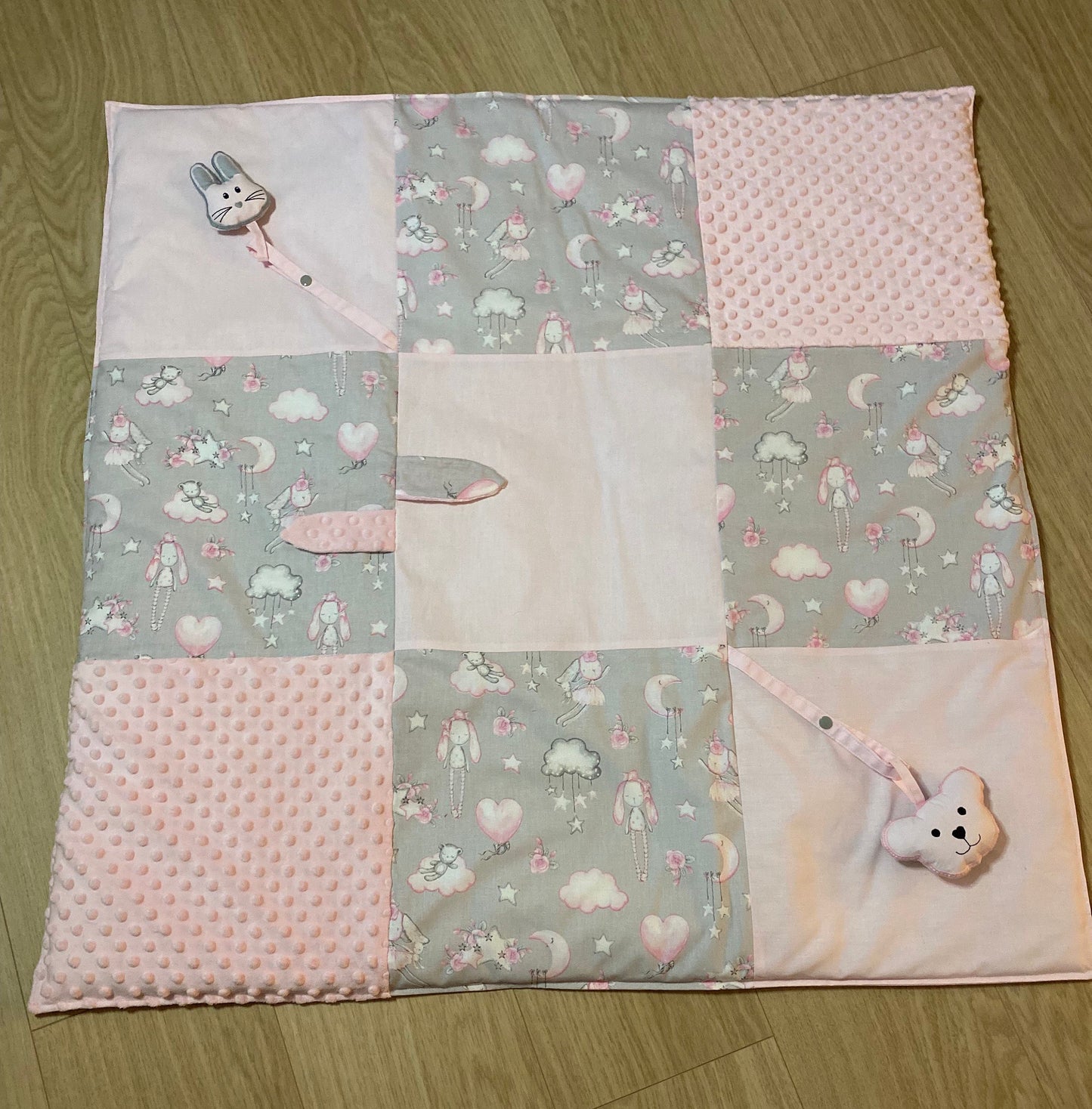 Lingettes/cotons lavables et panier - protège carnet de santé - couverture - tapis d'éveil - doudou