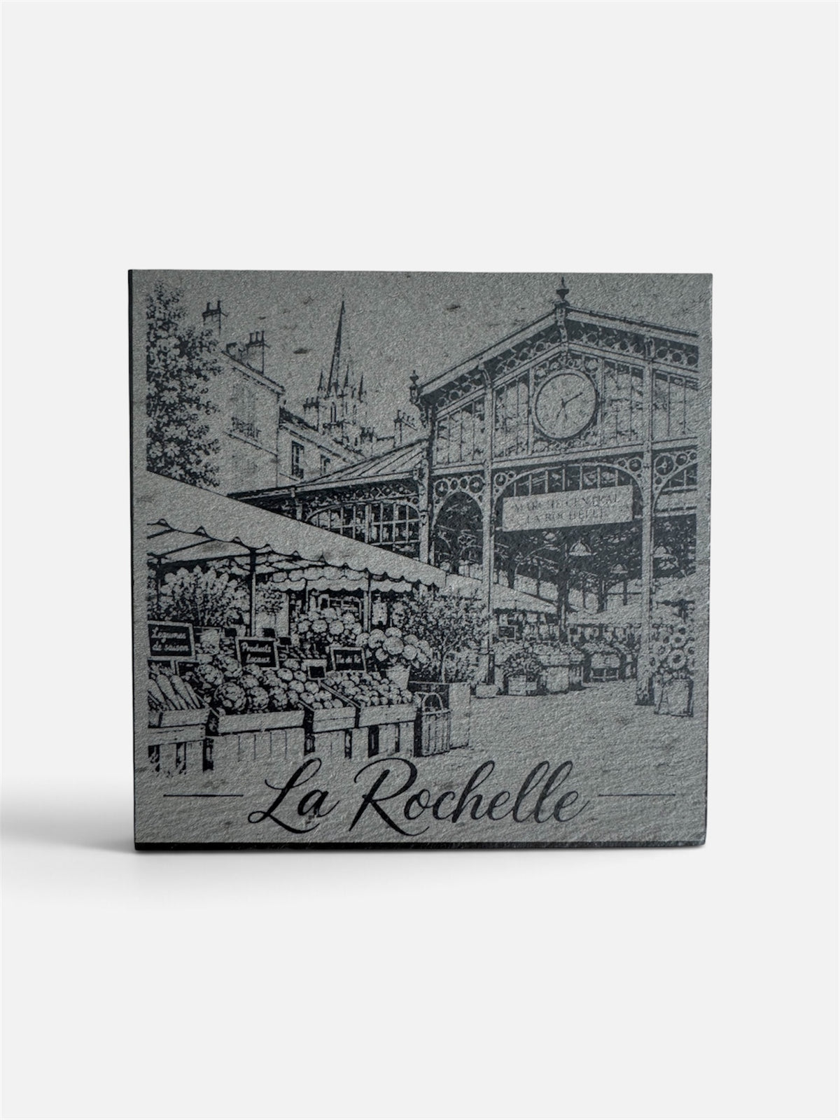 Sous-verre en ardoise gravé représentant le marché de La Rochelle