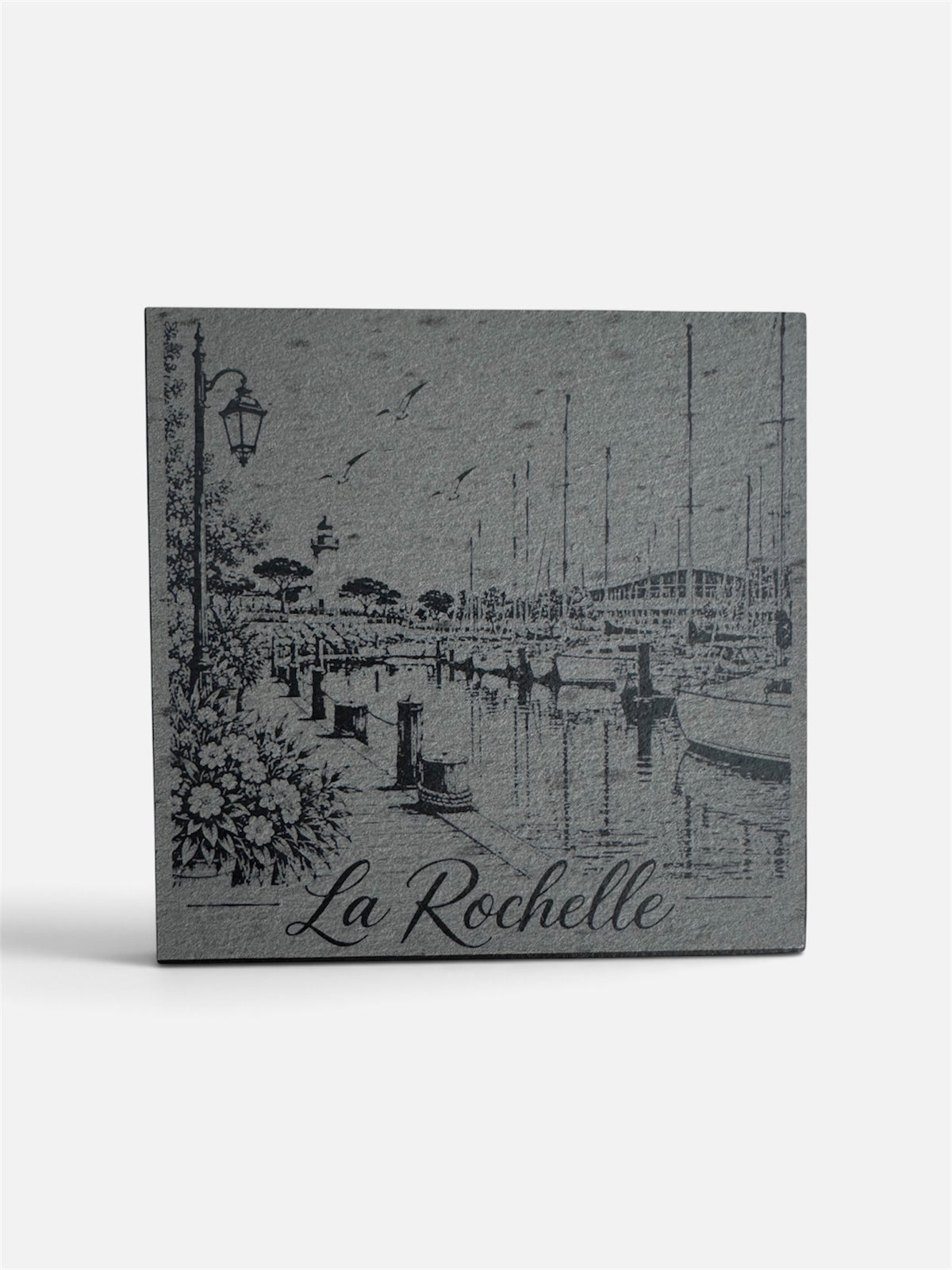 Sous-verre en ardoise gravé avec voiliers du port de La Rochelle