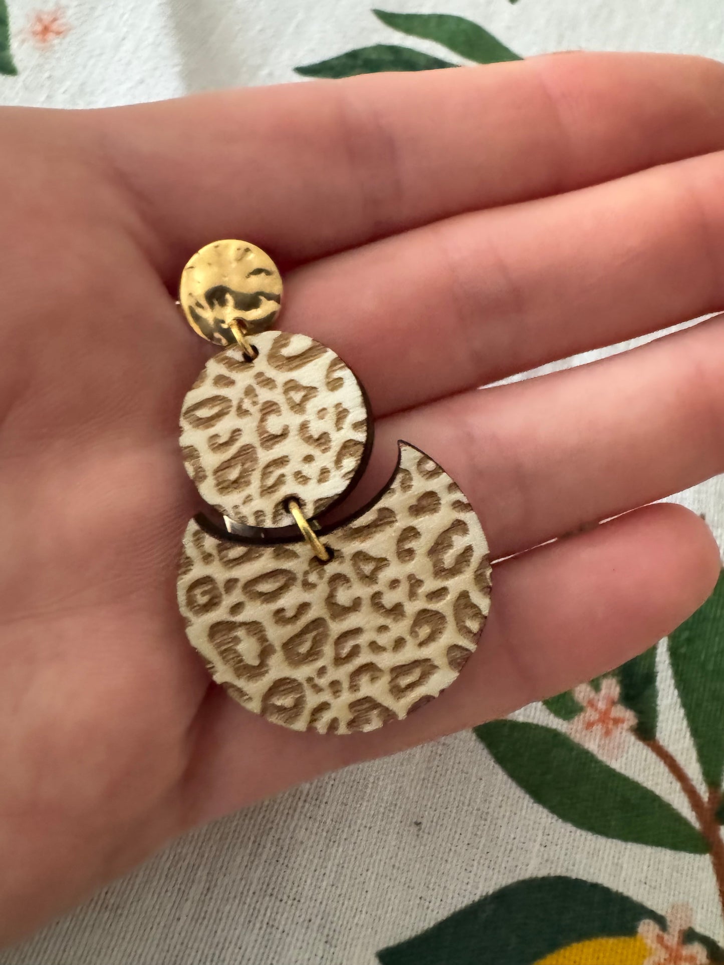 Boucles d’oreilles en bois thème fauve – Naturelles et légères - GreenbyMilie