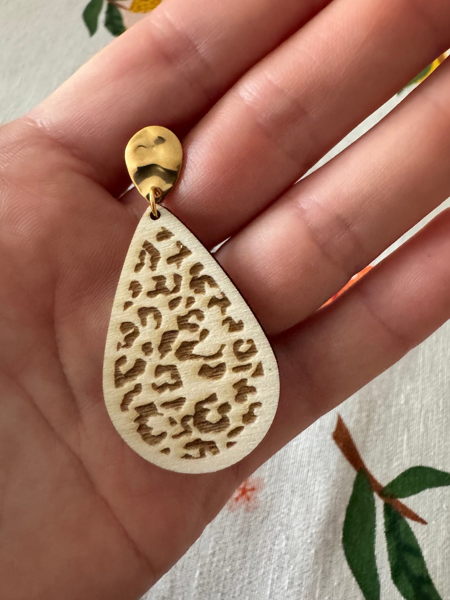 Boucles d’oreilles en bois thème fauve – Naturelles et légères - GreenbyMilie