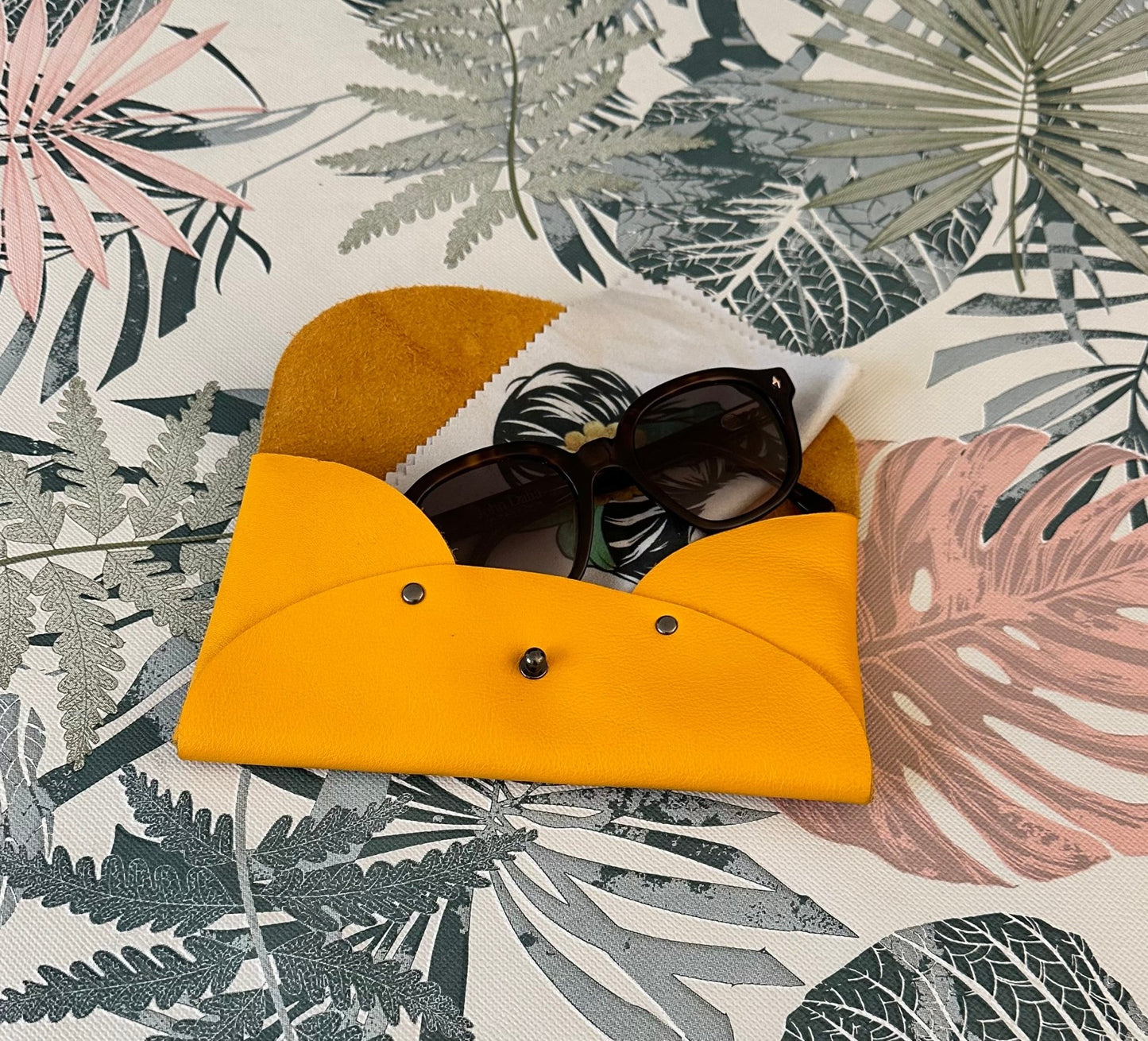 Étui à lunettes en cuir – Élégant, Protecteur & Durable - GreenbyMilie