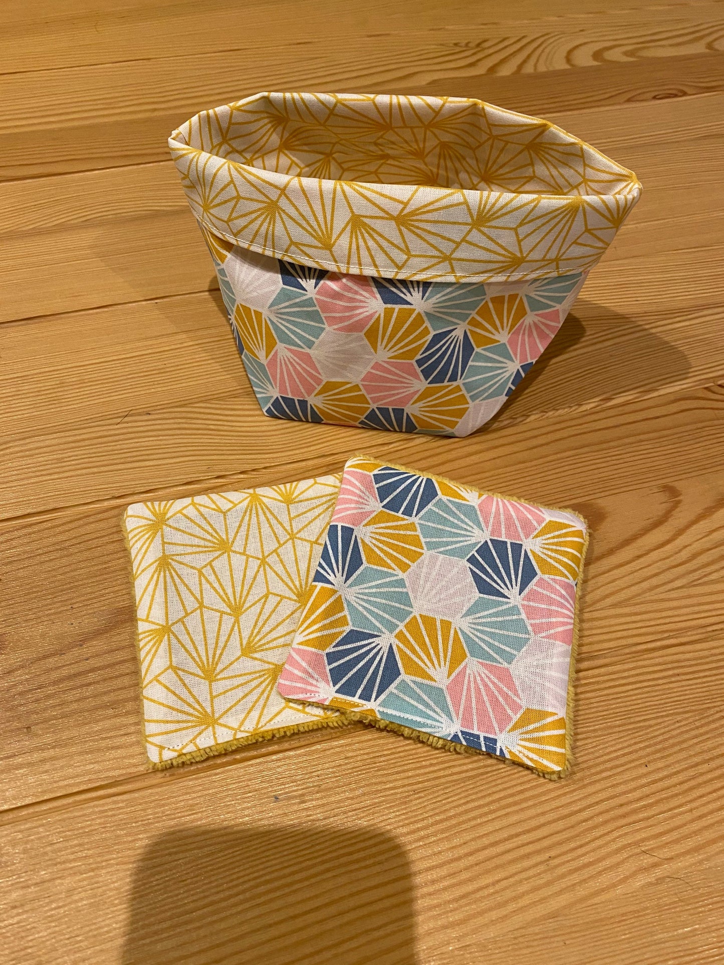 Toallitas/algodones lavables y cesta origami