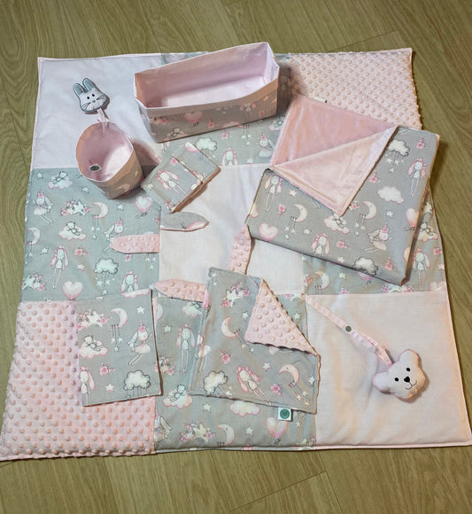 Lingettes/cotons lavables et panier - protège carnet de santé - couverture - tapis d'éveil - doudou